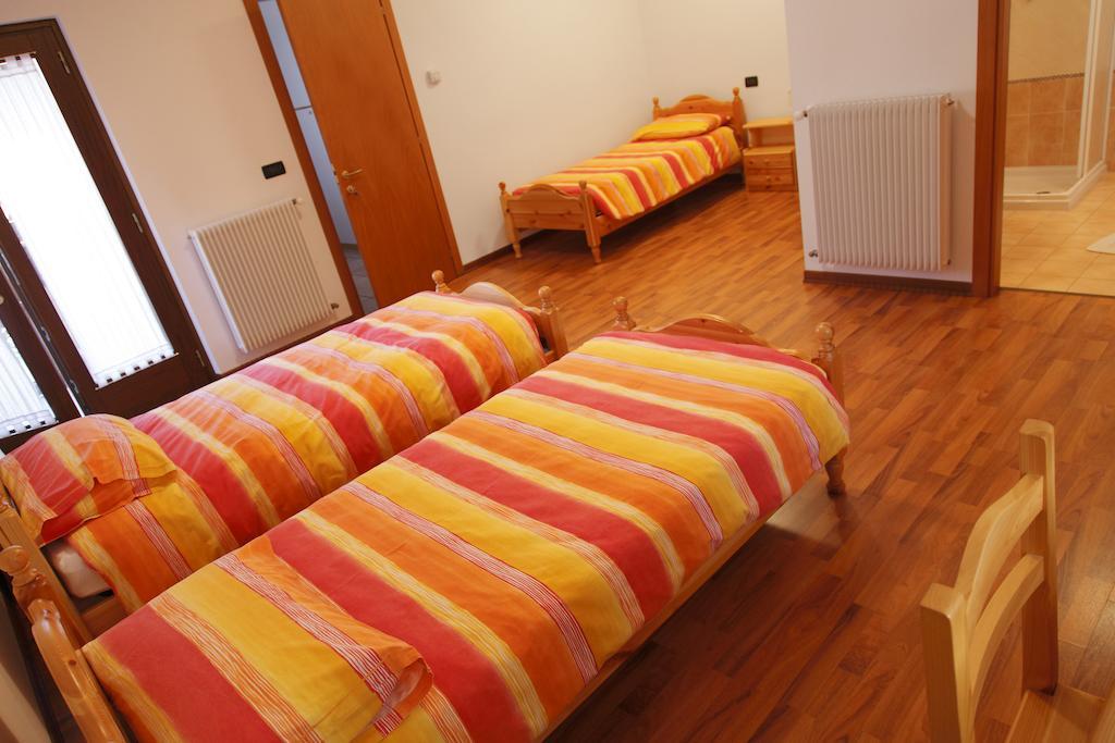 Bed and Breakfast Sentiero Valinis Fanna Habitación foto