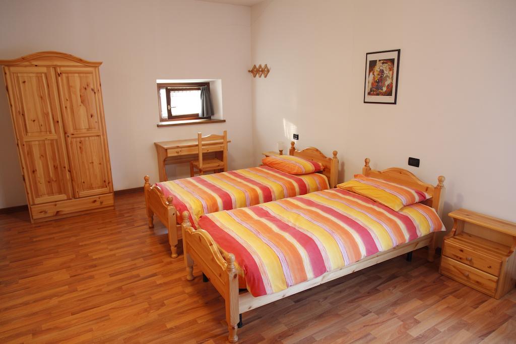 Bed and Breakfast Sentiero Valinis Fanna Habitación foto